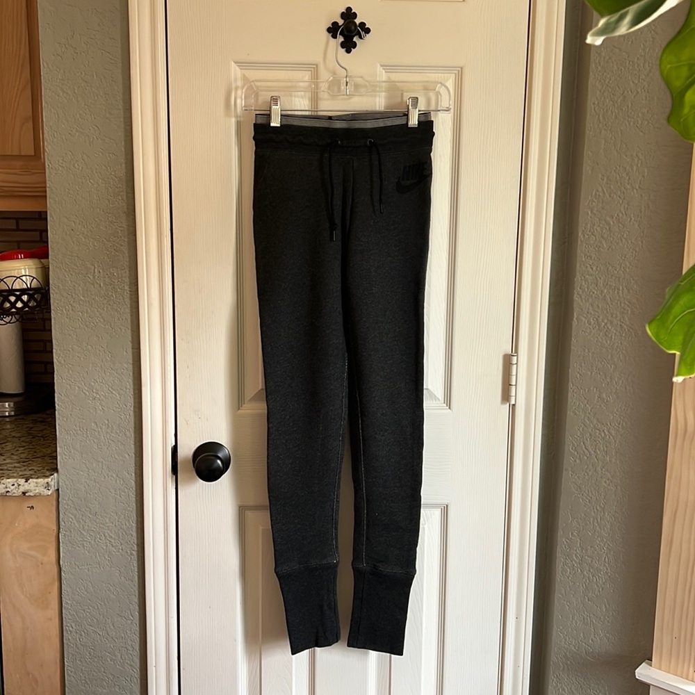 Nike sweatpants size XS. Grey.